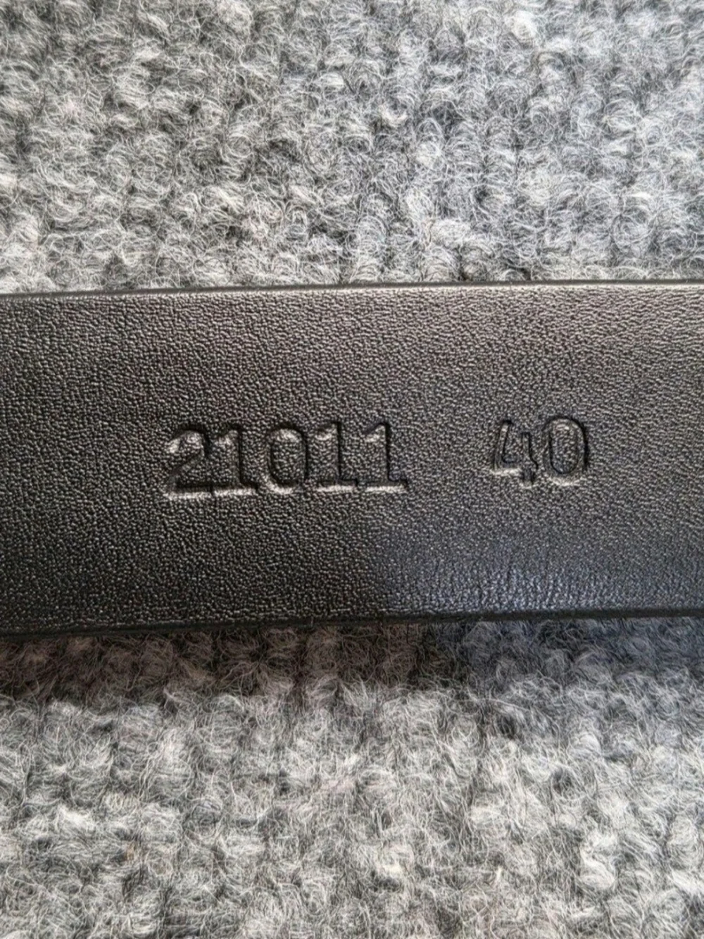 Belt Mens Size 40 Black Italian Calfskin Leather Textured Solid Brass Buckle USA